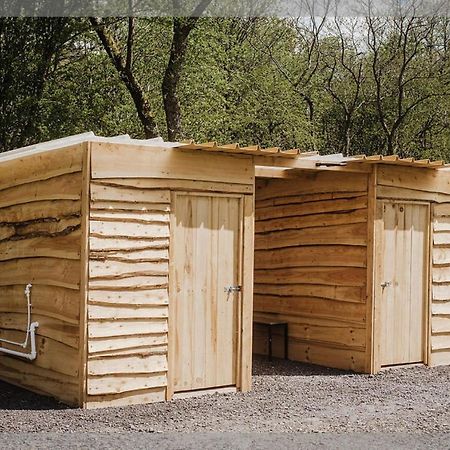 Отель Ty Llewelyn Glamping & Camping Лланидлос Экстерьер фото
