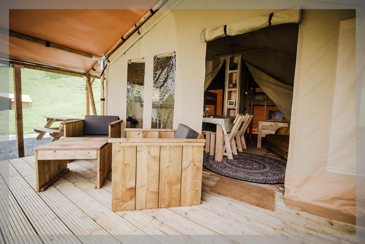 Отель Ty Llewelyn Glamping & Camping Лланидлос Экстерьер фото